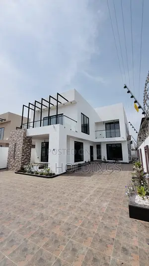 4bdrm House in Community 25, Tema Metropolitan for sale
