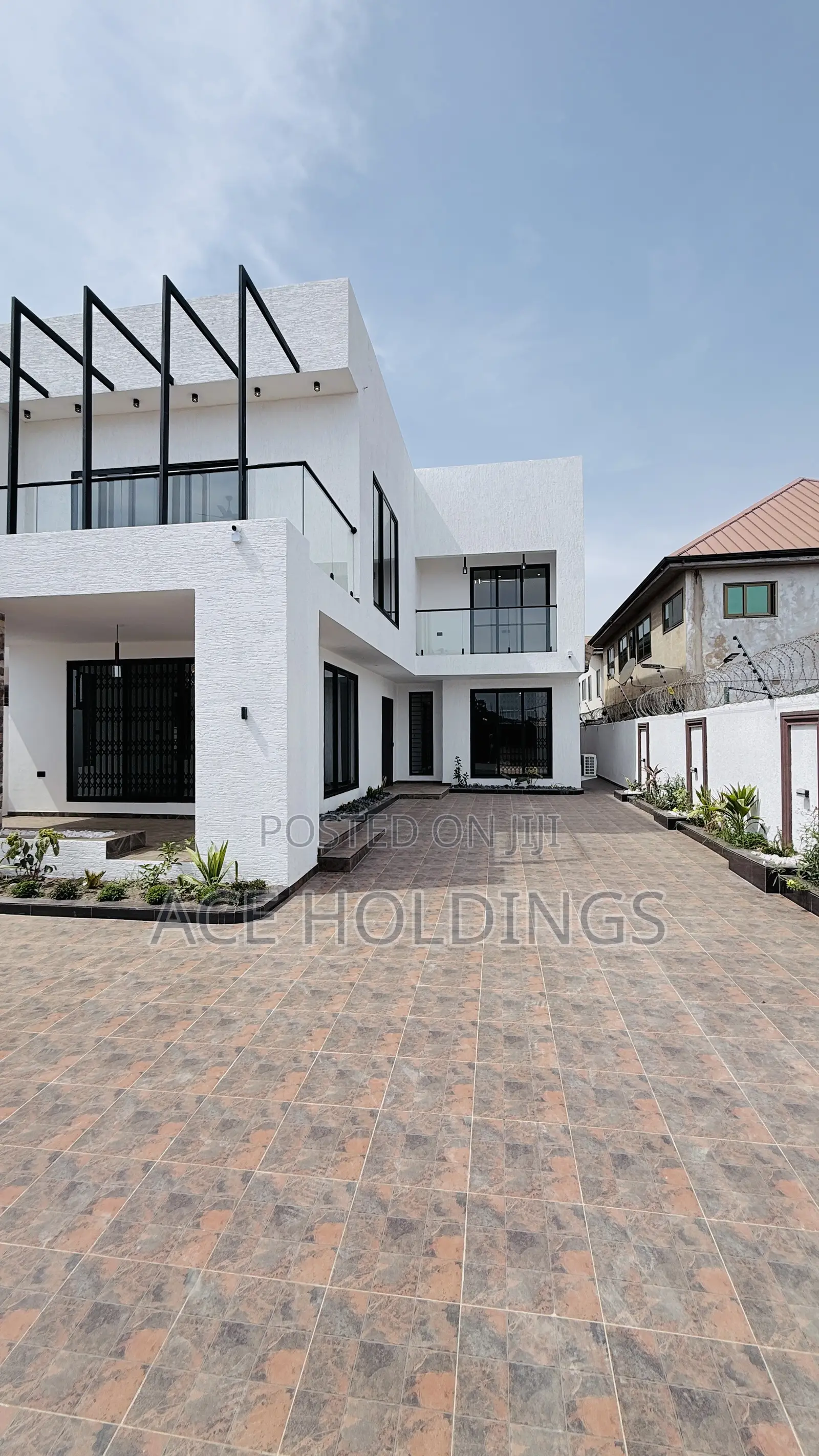 4bdrm House in Community 25, Tema Metropolitan for sale