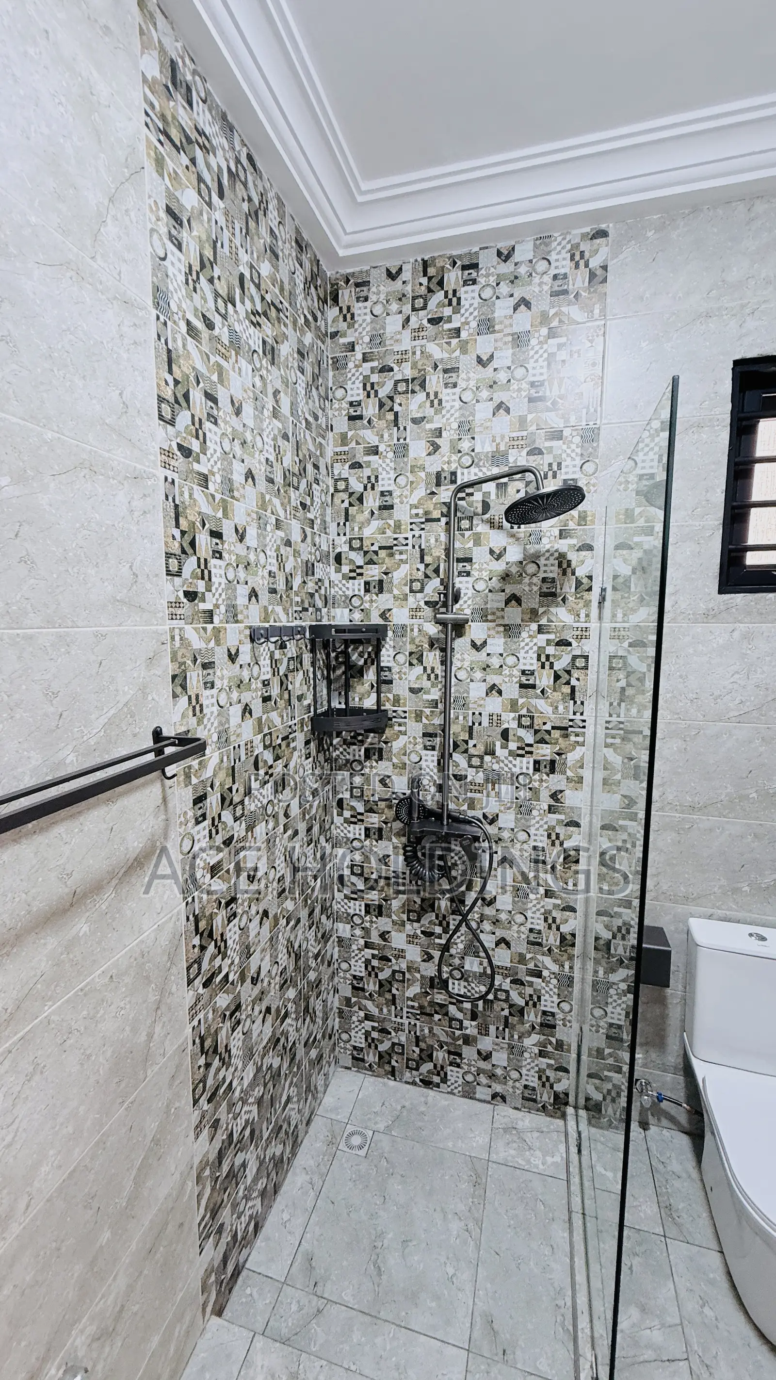 4bdrm House in Community 25, Tema Metropolitan for sale