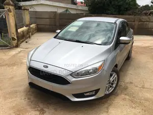 Ford Focus SEL Sedan FWD (2.0L 4cyl 6A) 2017 Gray