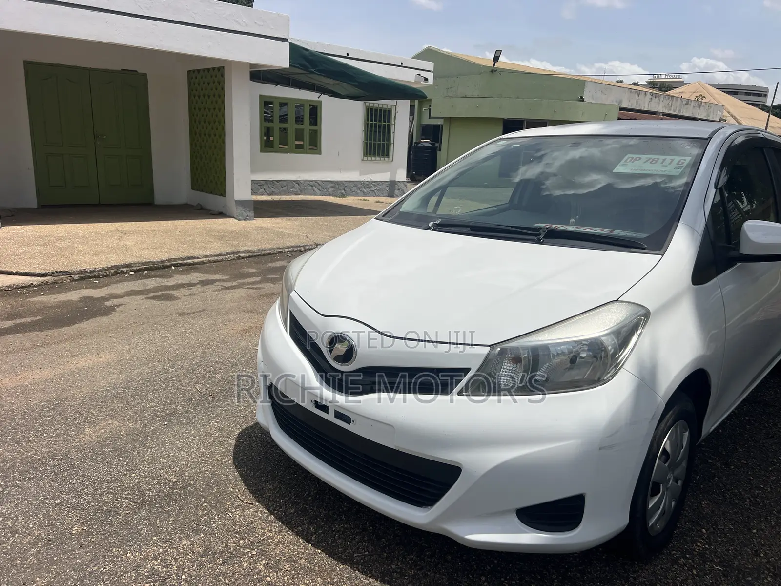 Toyota Vitz 1.3 FWD 5dr 2012 Silver