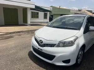 Toyota Vitz 1.3 FWD 5dr 2012 Silver