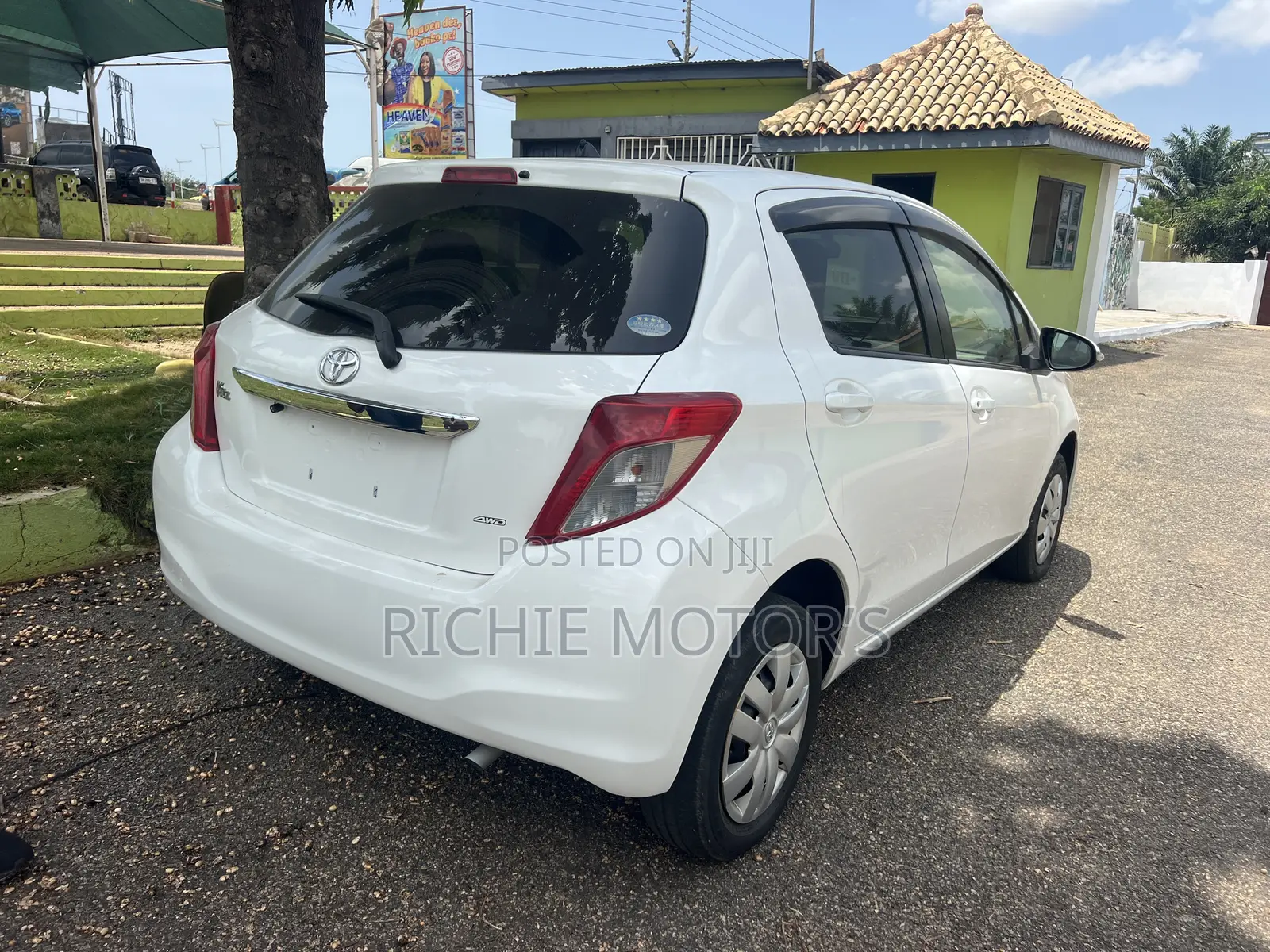 Toyota Vitz 1.3 FWD 5dr 2012 Silver