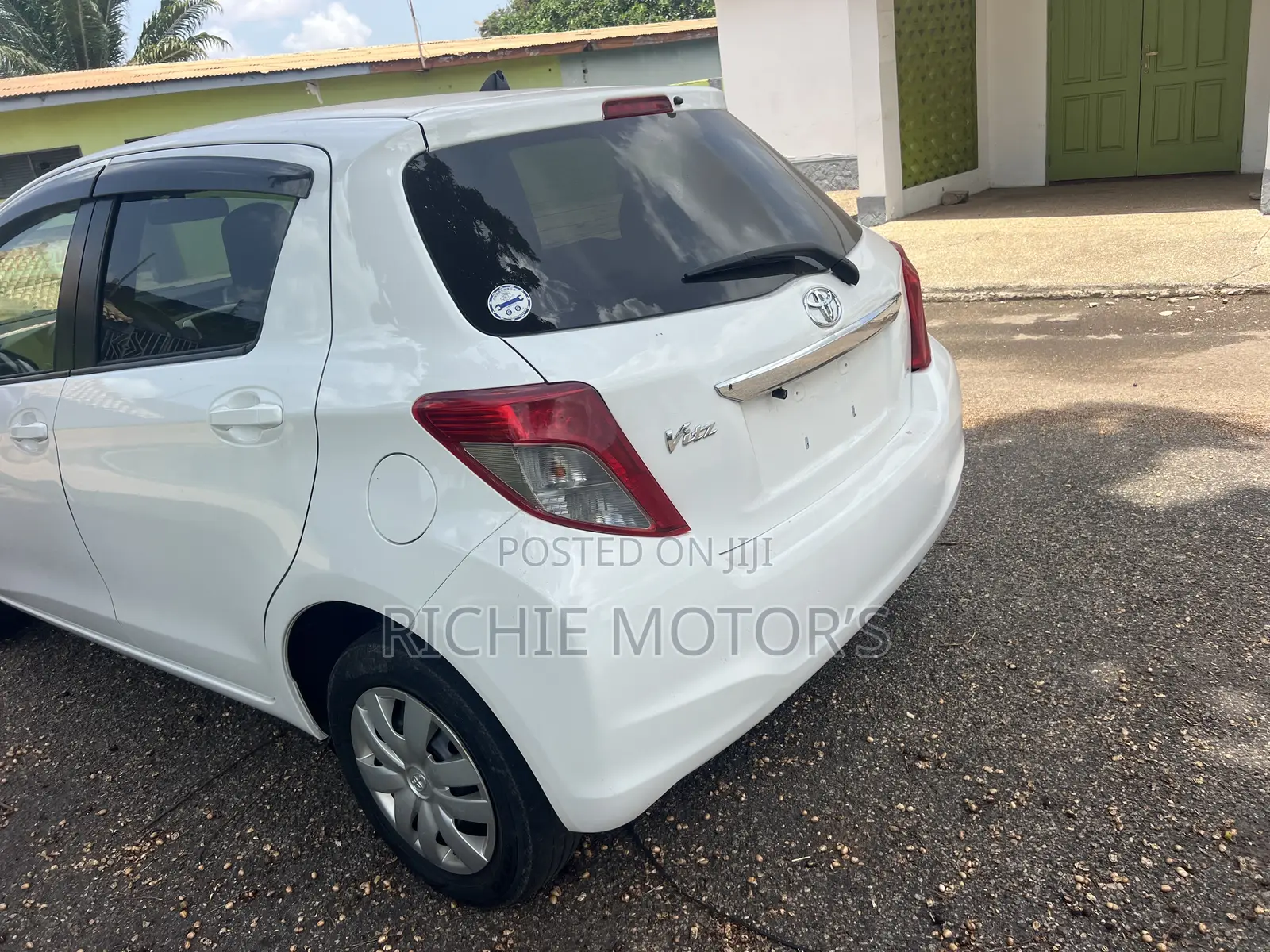 Toyota Vitz 1.3 FWD 5dr 2012 Silver