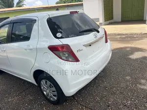 Toyota Vitz 1.3 FWD 5dr 2012 Silver