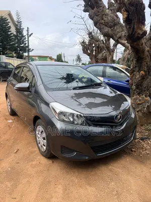Toyota Vitz 1.3 FWD 5dr 2012 Gray