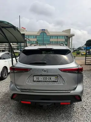 Toyota Highlander XLE 2022 Silver