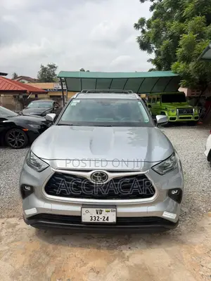 Toyota Highlander XLE 2022 Silver