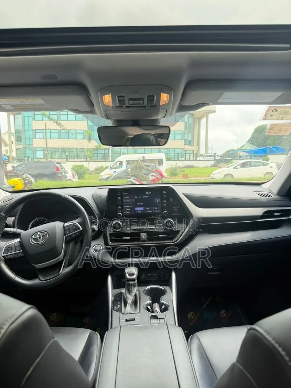 Toyota Highlander XLE 2022 Silver