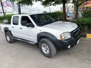 Nissan Frontier 2009 White