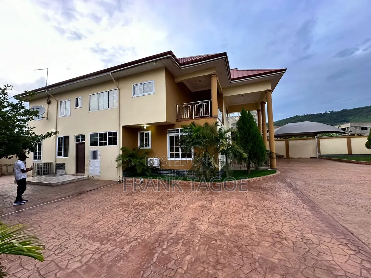 5bdrm House in Danfa for sale