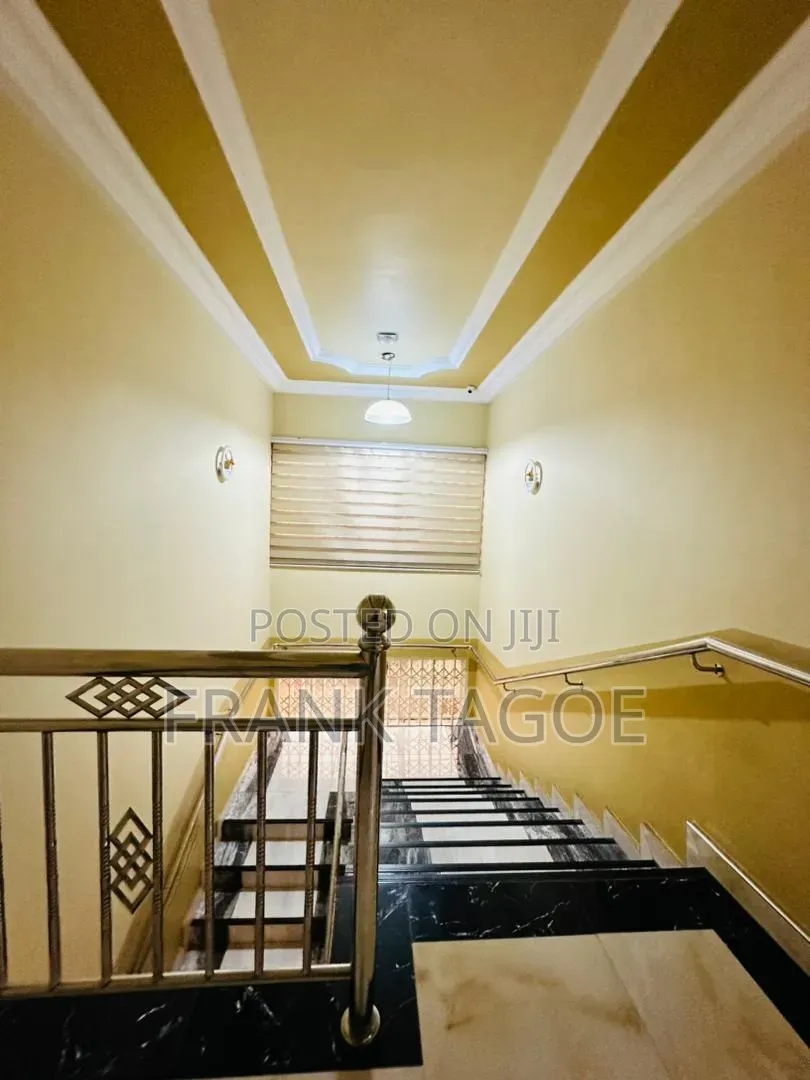 5bdrm House in Danfa for sale
