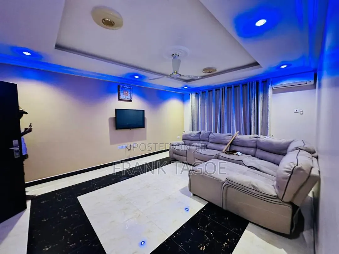 5bdrm House in Danfa for sale