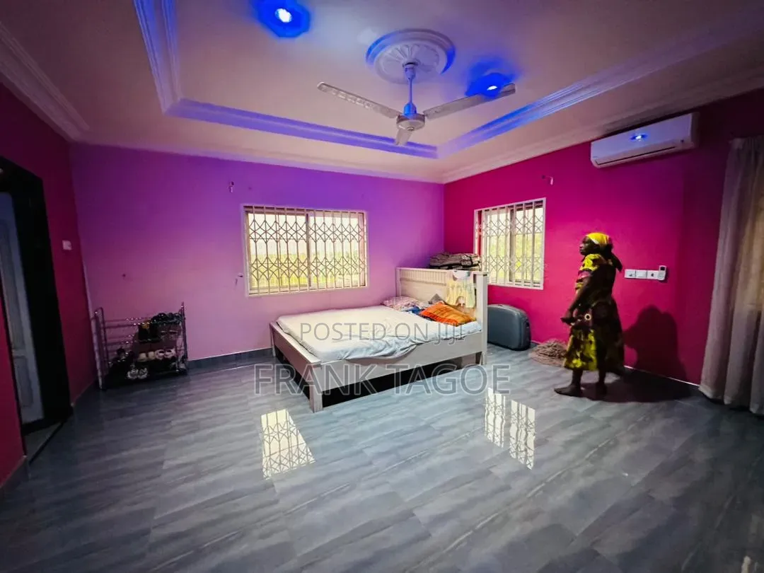 5bdrm House in Danfa for sale