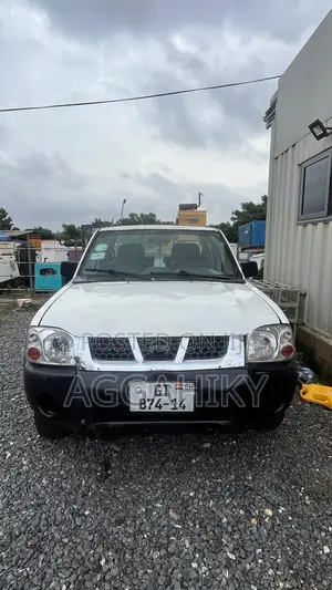 Nissan Hardbody 2014 White