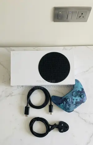 Xbox Series S, 512gb, 1 Controller and 7 Games. Read Description!