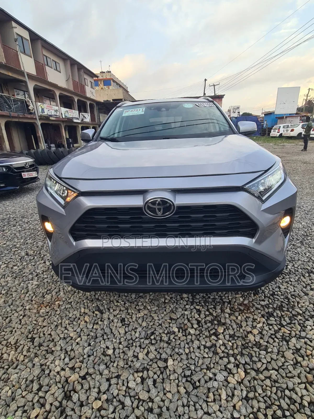 Toyota RAV4 XLE 2021 Silver