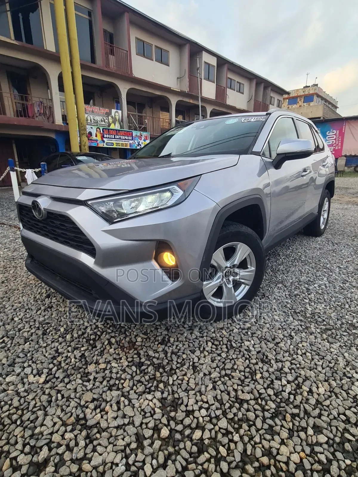 Toyota RAV4 XLE 2021 Silver