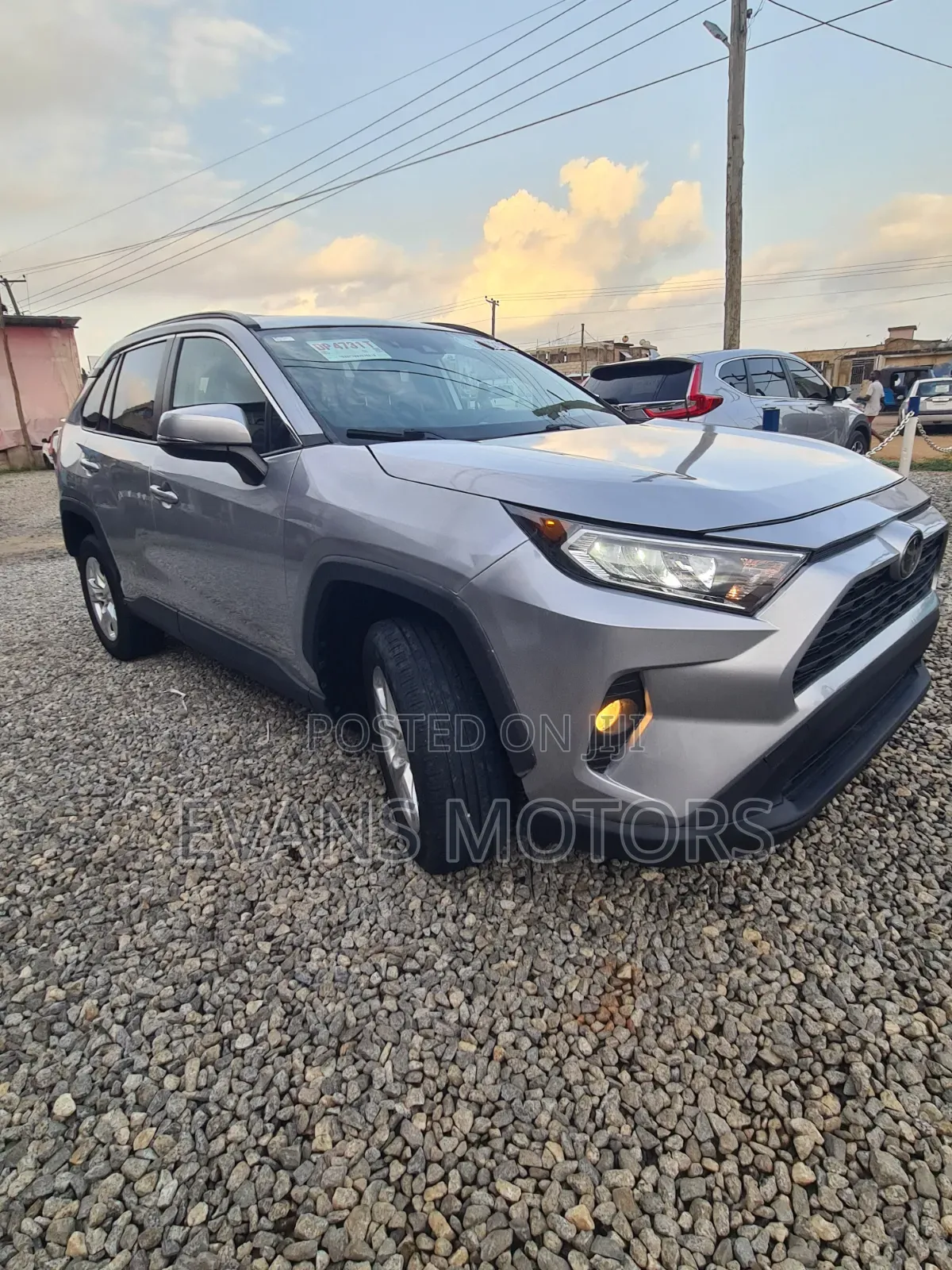 Toyota RAV4 XLE 2021 Silver