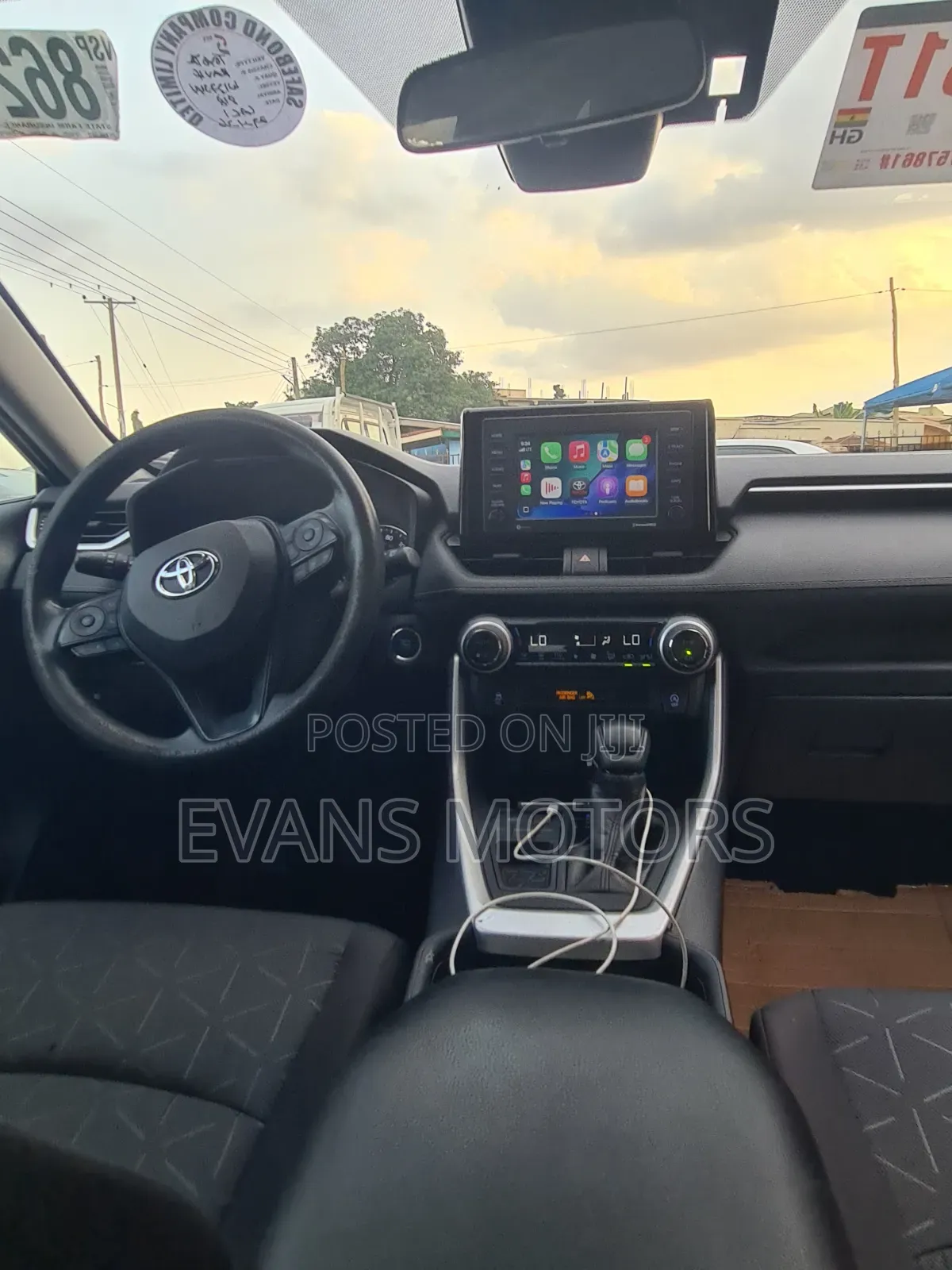 Toyota RAV4 XLE 2021 Silver