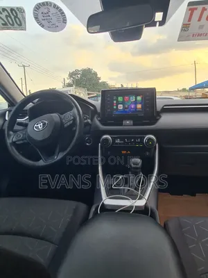 Toyota RAV4 XLE 2021 Silver