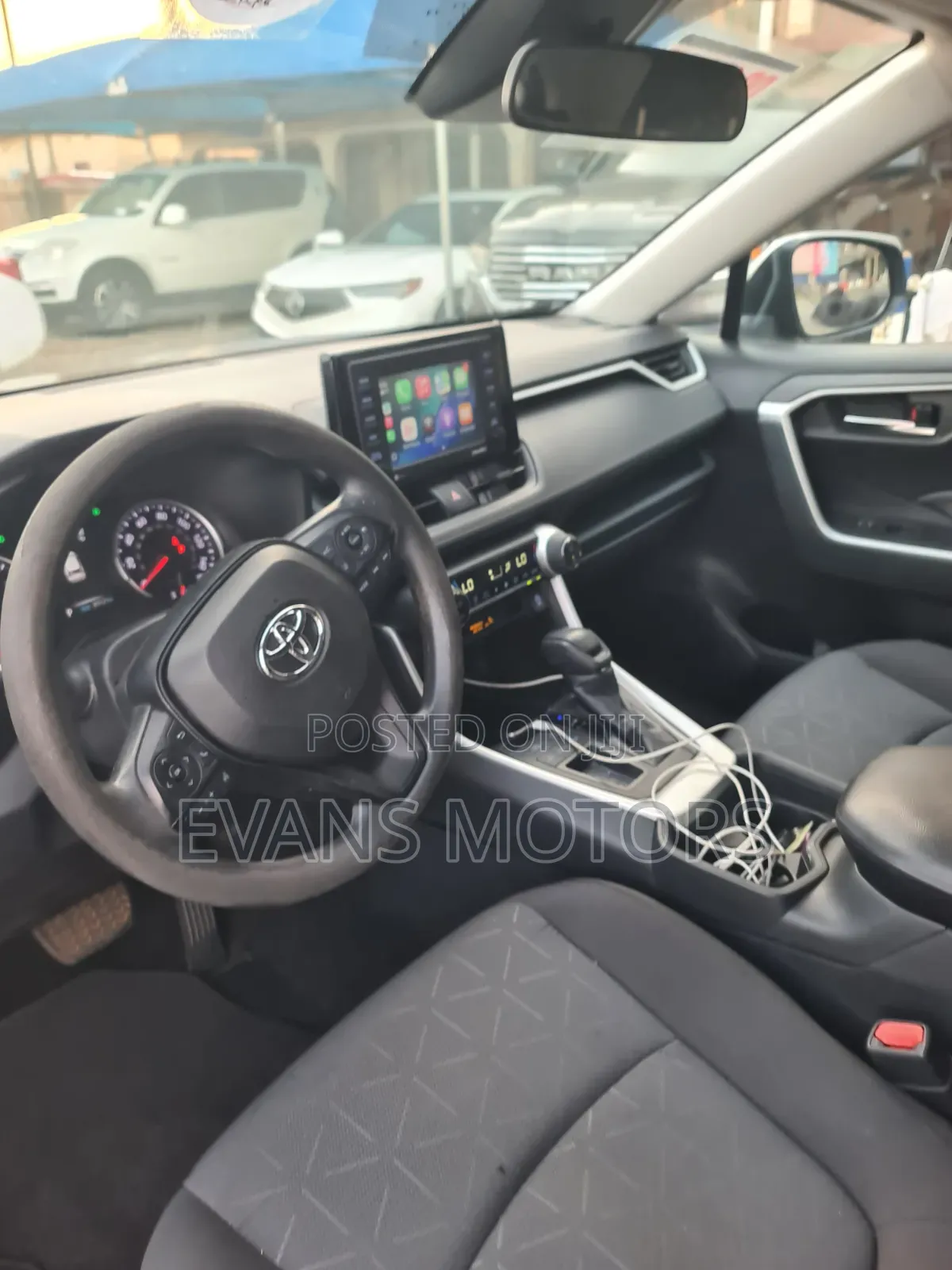 Toyota RAV4 XLE 2021 Silver