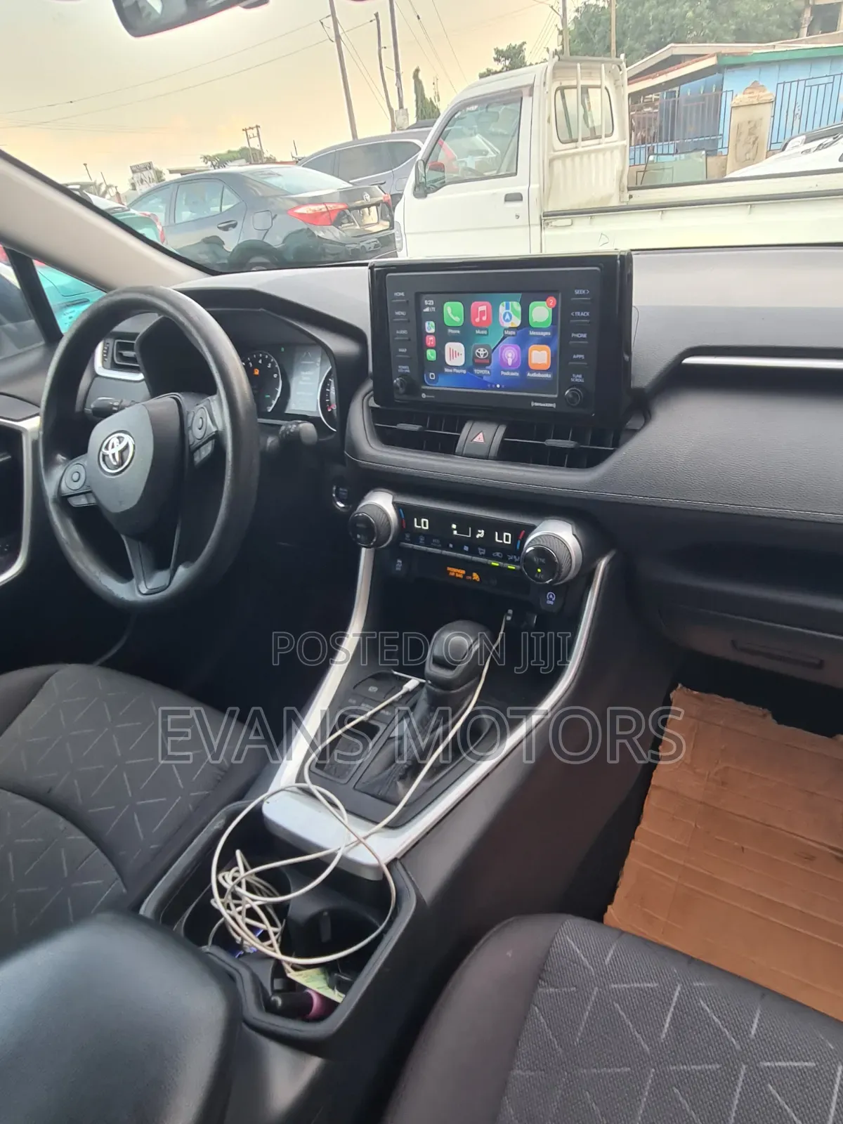 Toyota RAV4 XLE 2021 Silver