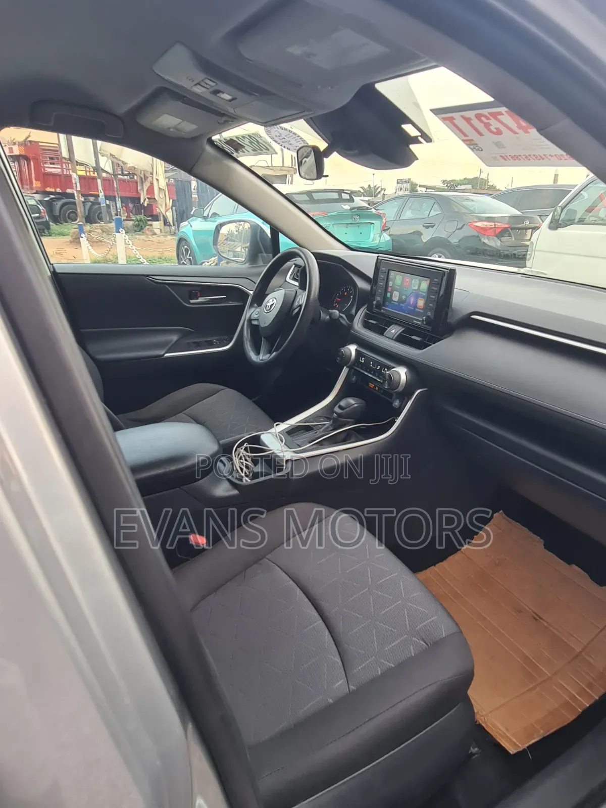 Toyota RAV4 XLE 2021 Silver