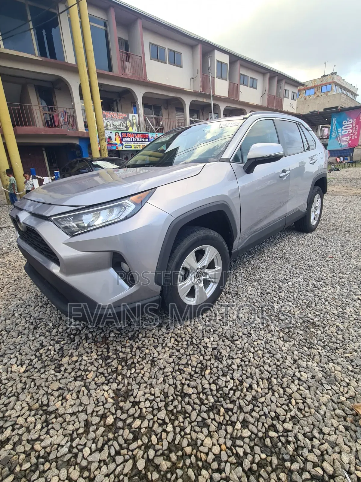 Toyota RAV4 XLE 2021 Silver