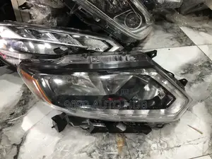 2014 Nissan Rogue Headlight Pair