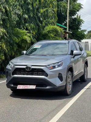 Toyota RAV4 2023 Silver