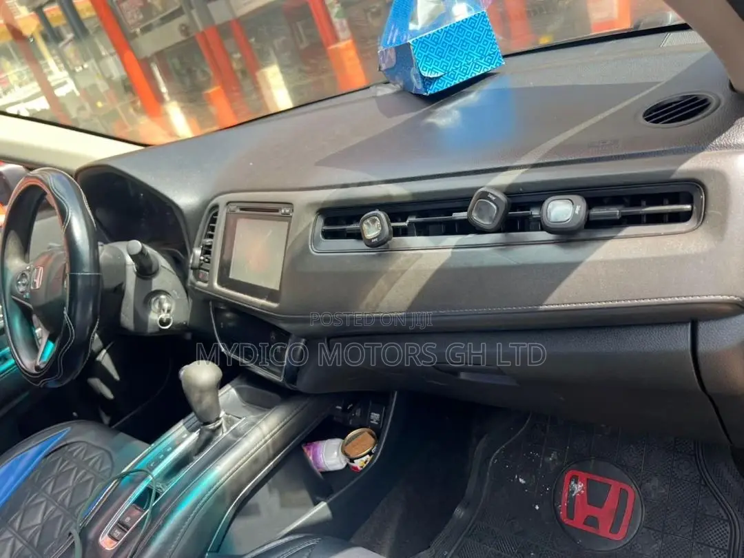 Honda HR-V 4dr SUV (1.5L 4cyl CVT) 2016 Gray