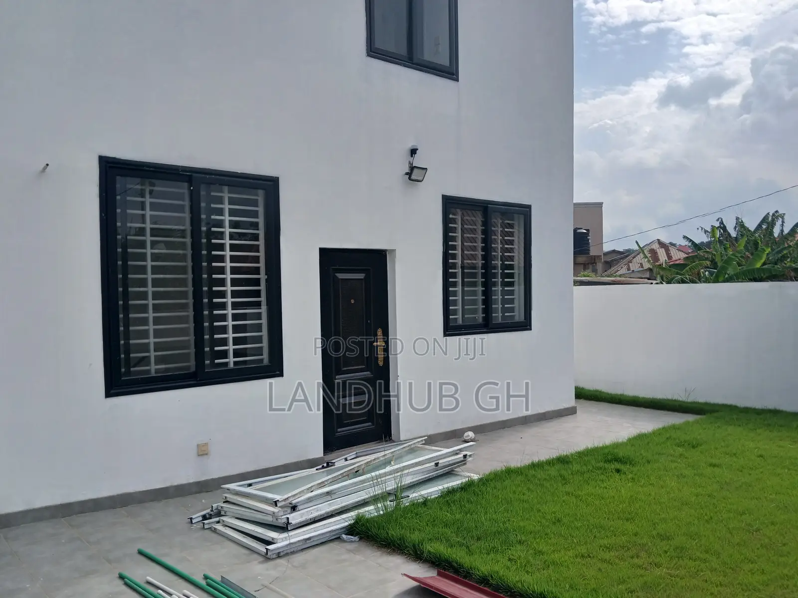 4bdrm Townhouse/Terrace in Oyarifa Mall Area for sale
