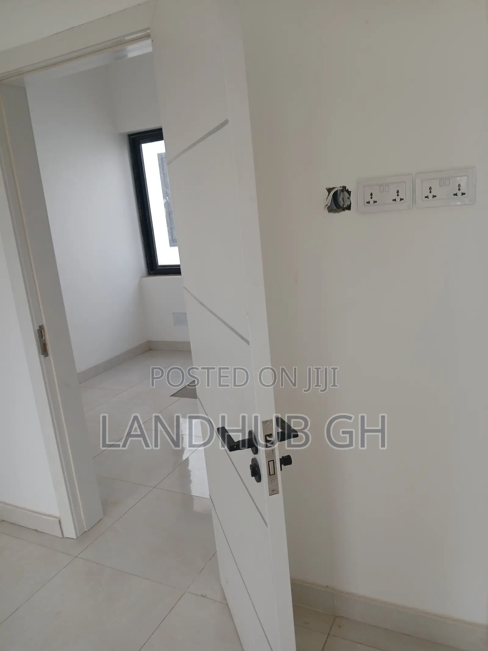 4bdrm Townhouse/Terrace in Oyarifa Mall Area for sale