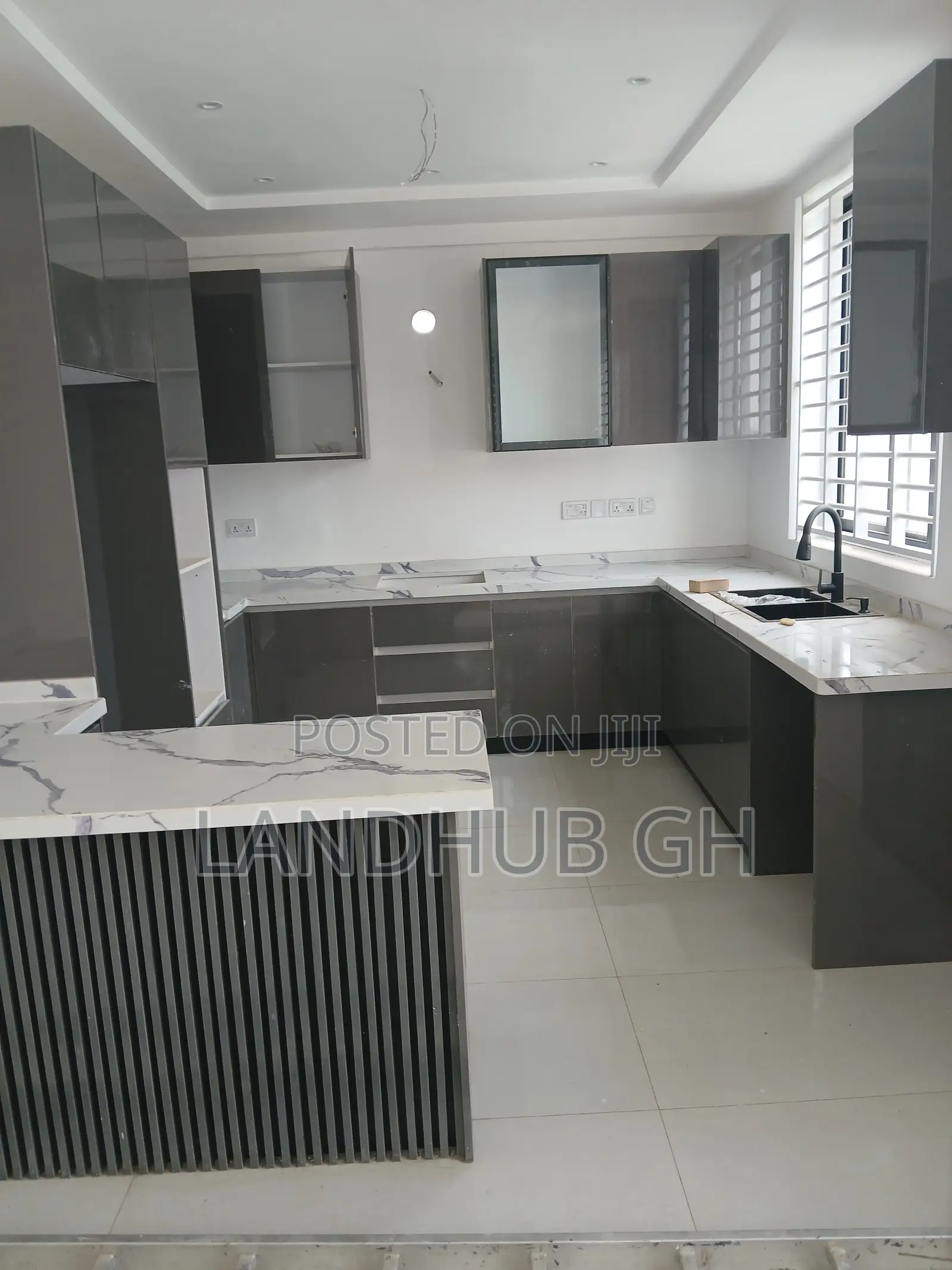 4bdrm Townhouse/Terrace in Oyarifa Mall Area for sale