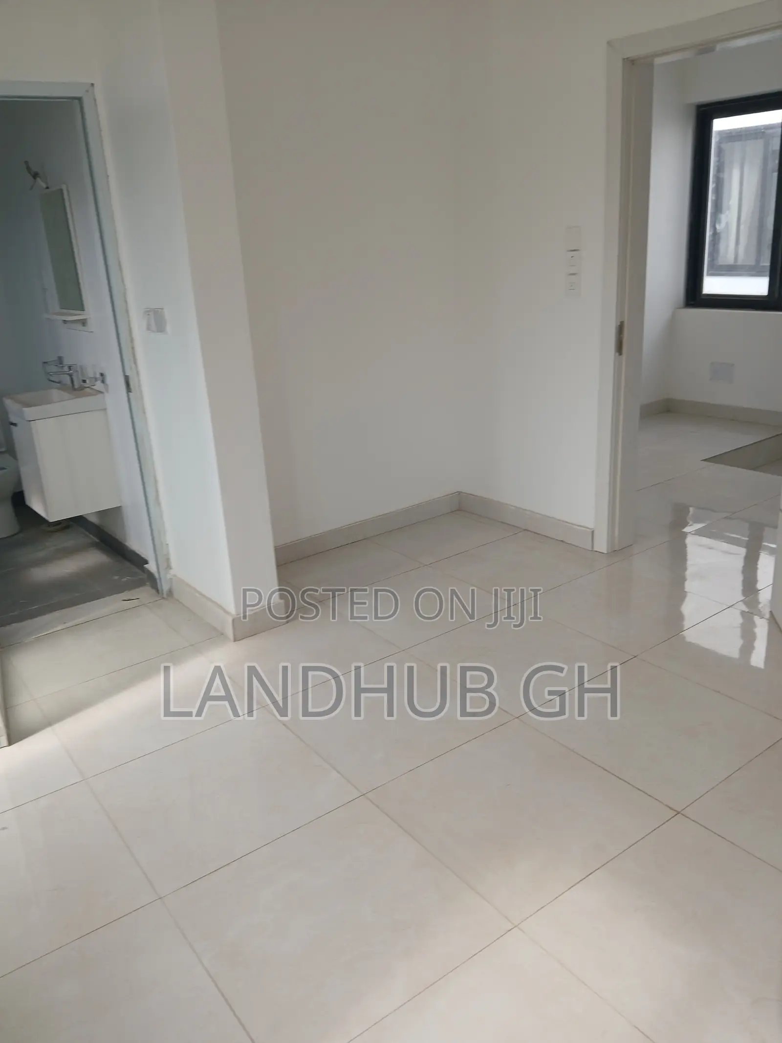 4bdrm Townhouse/Terrace in Oyarifa Mall Area for sale
