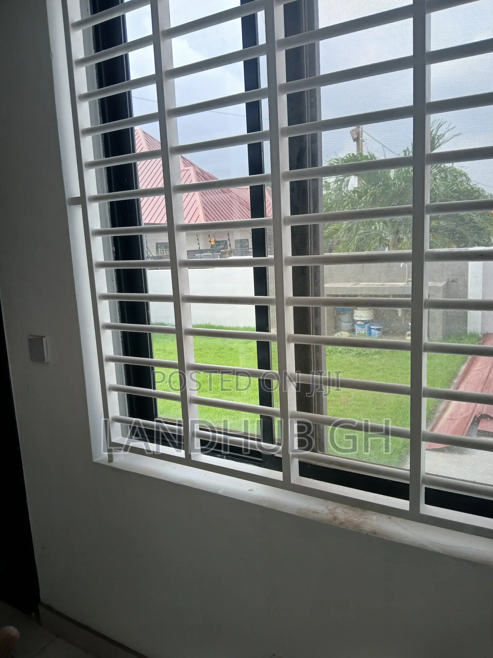 4bdrm Townhouse/Terrace in Oyarifa Mall Area for sale