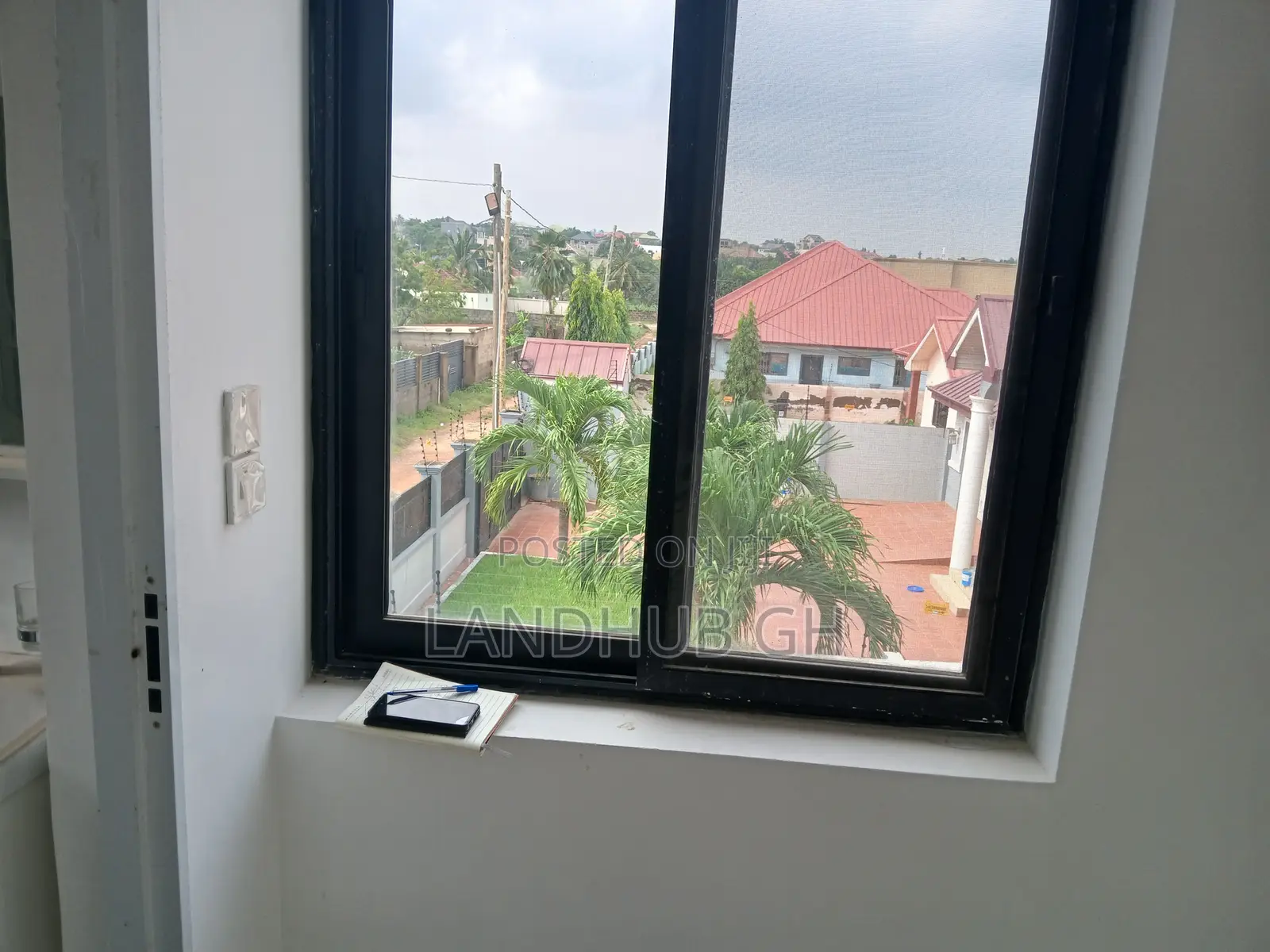 4bdrm Townhouse/Terrace in Oyarifa Mall Area for sale