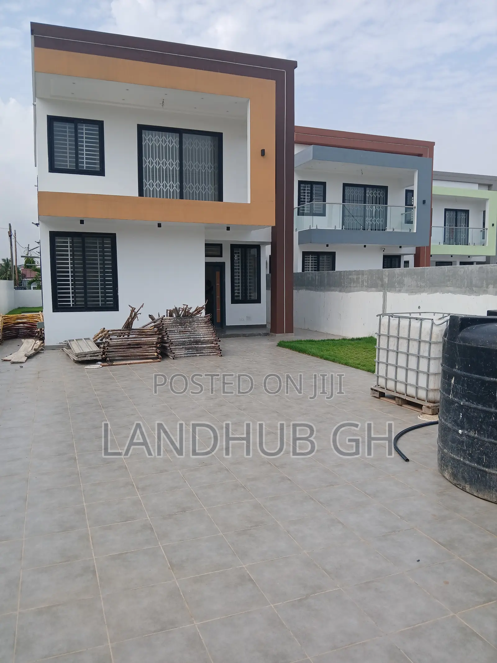 4bdrm Townhouse/Terrace in Oyarifa Mall Area for sale