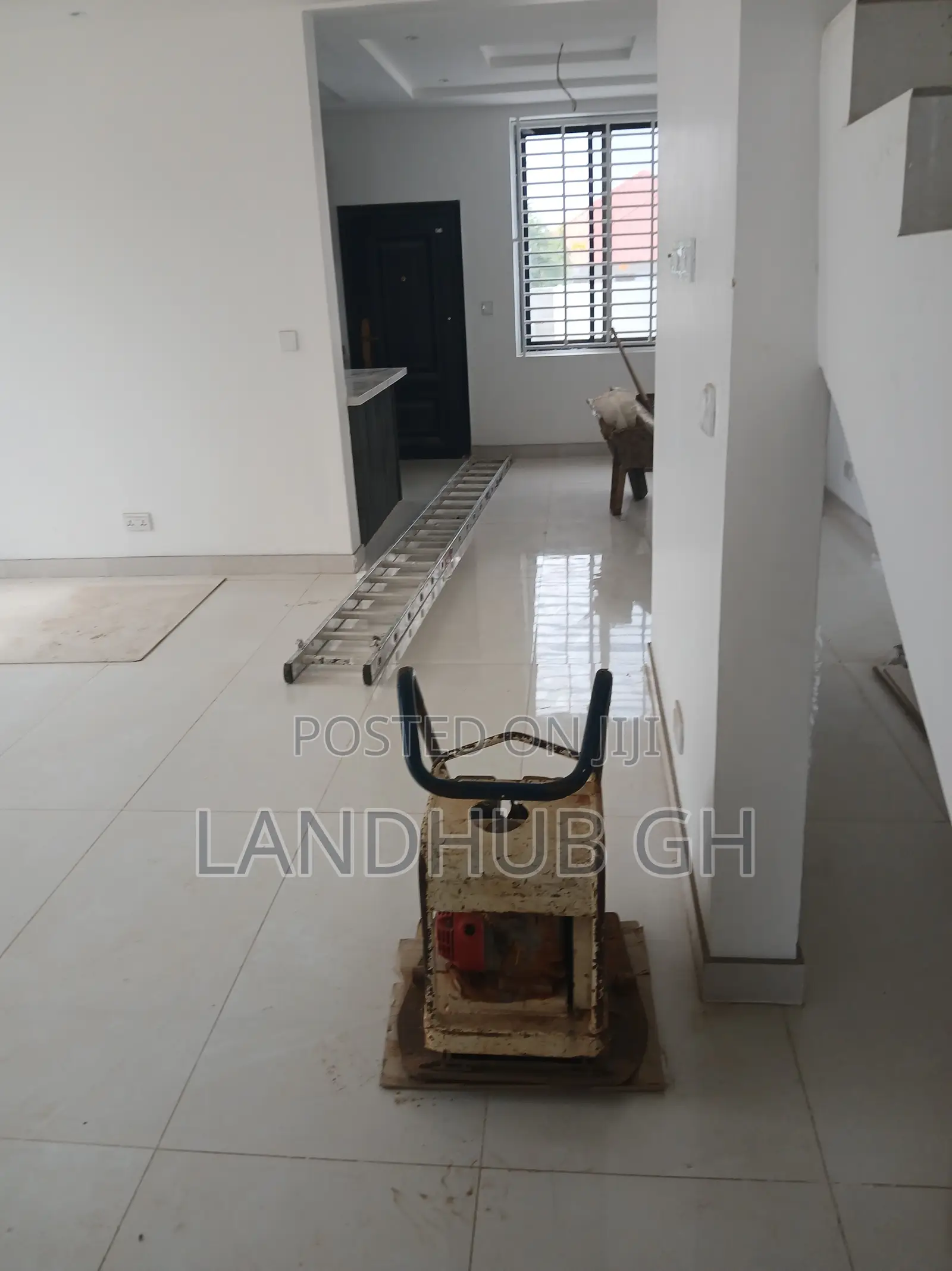 4bdrm Townhouse/Terrace in Oyarifa Mall Area for sale