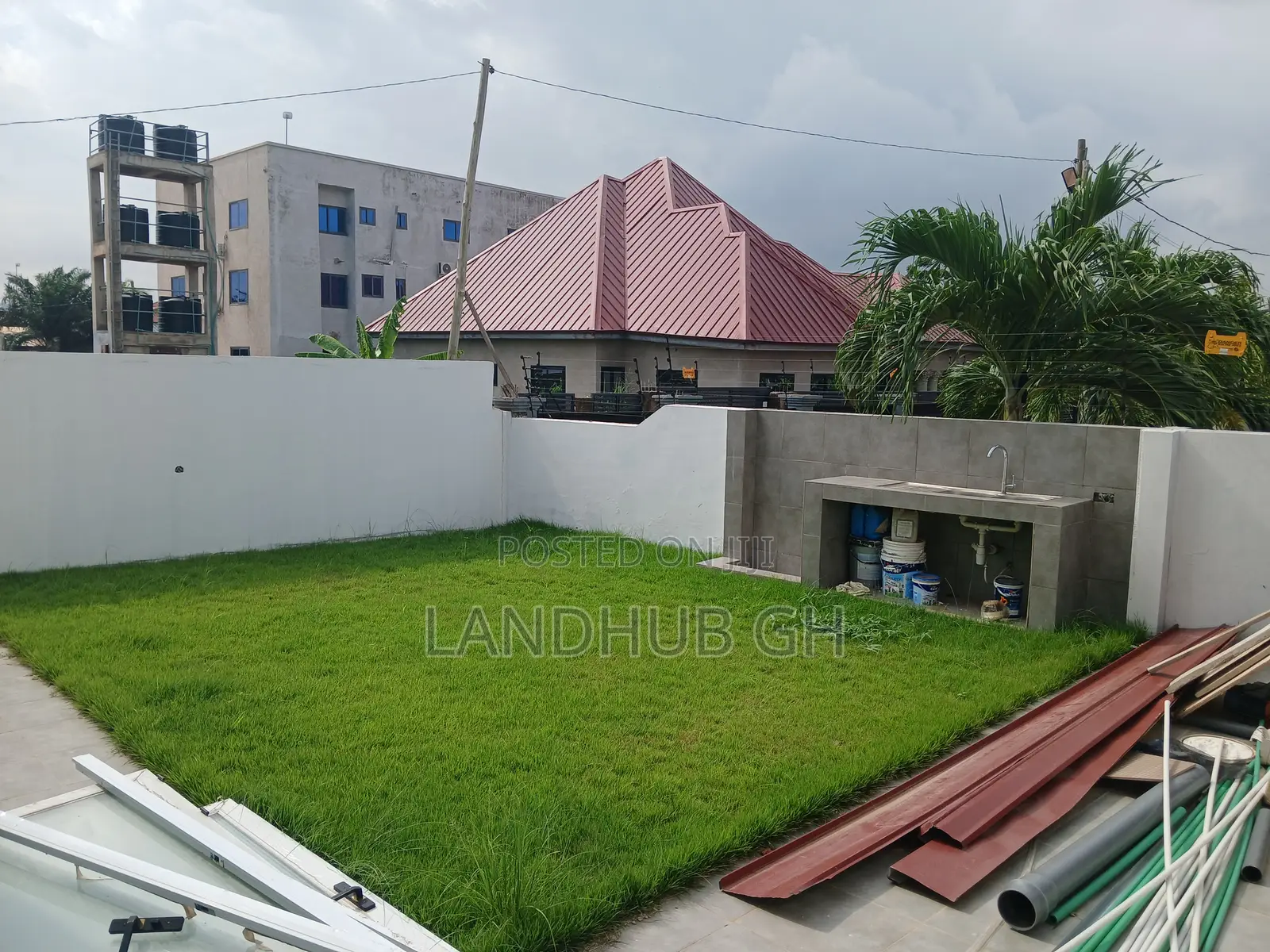 4bdrm Townhouse/Terrace in Oyarifa Mall Area for sale