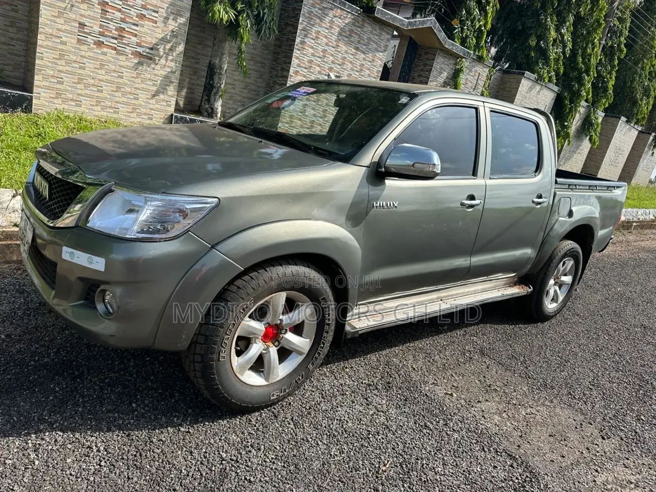 Toyota Hilux 2.5 D-4D 4X4 SRX 2012 Silver
