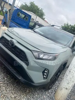 Toyota RAV4 XLE Premium 2022 Beige