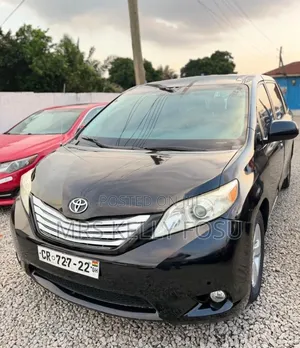 Toyota Sienna 2013 Black