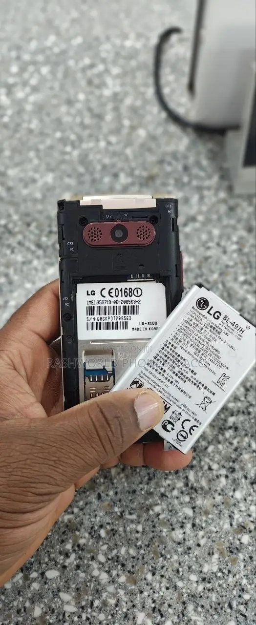 New LG Wine Smart 4 GB Red
