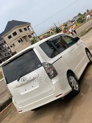 Toyota Voxy 2010 White
