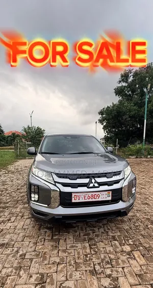 Mitsubishi Outlander 2022 Gray