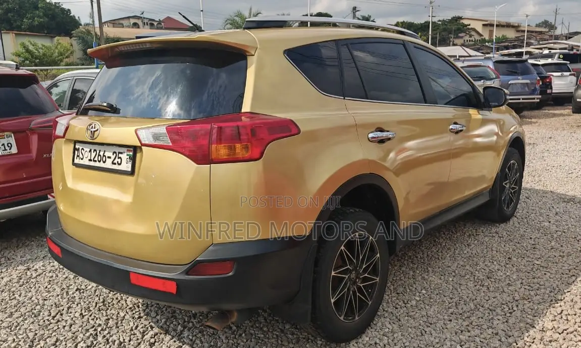 Toyota RAV4 LE 4dr SUV (2.5L 4cyl 6A) 2014 Yellow