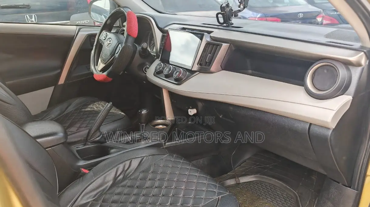 Toyota RAV4 LE 4dr SUV (2.5L 4cyl 6A) 2014 Yellow