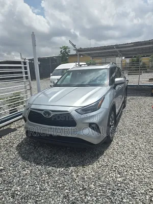 Toyota Highlander 2022 Silver